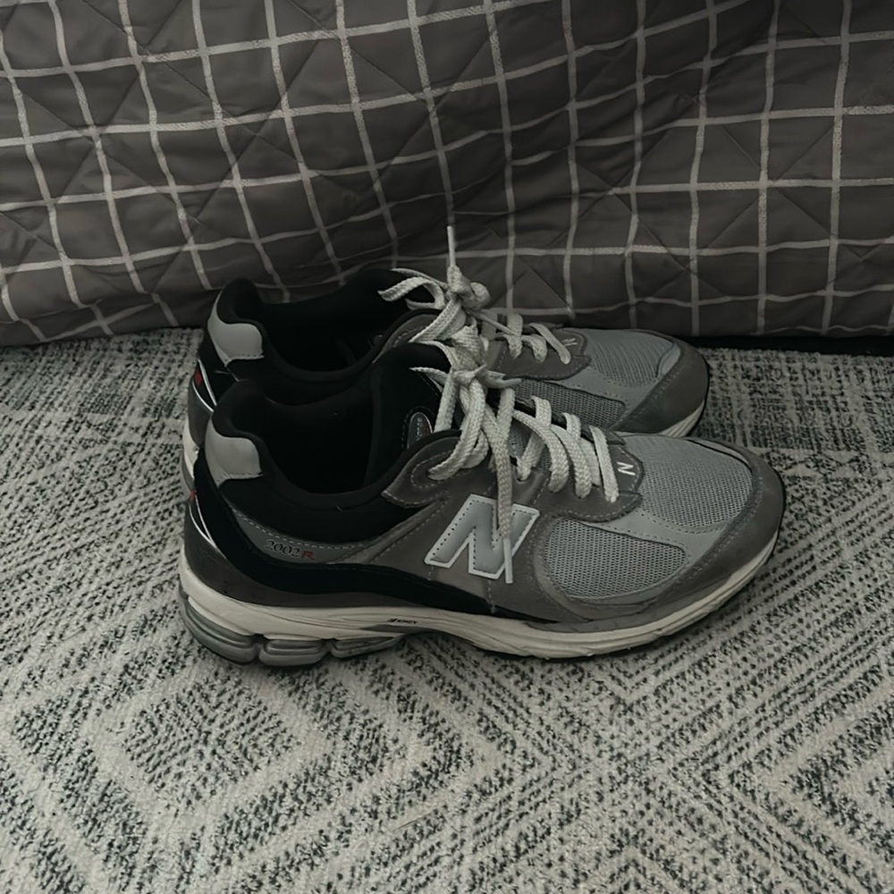 New Balance 2002R